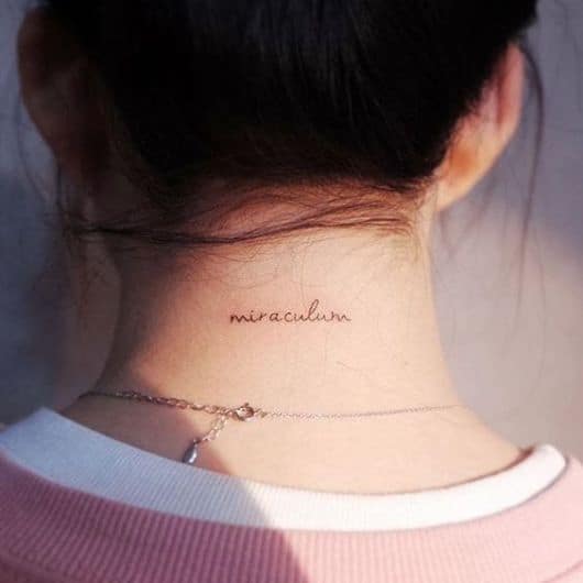 tatuagem-na-nuca-feminina