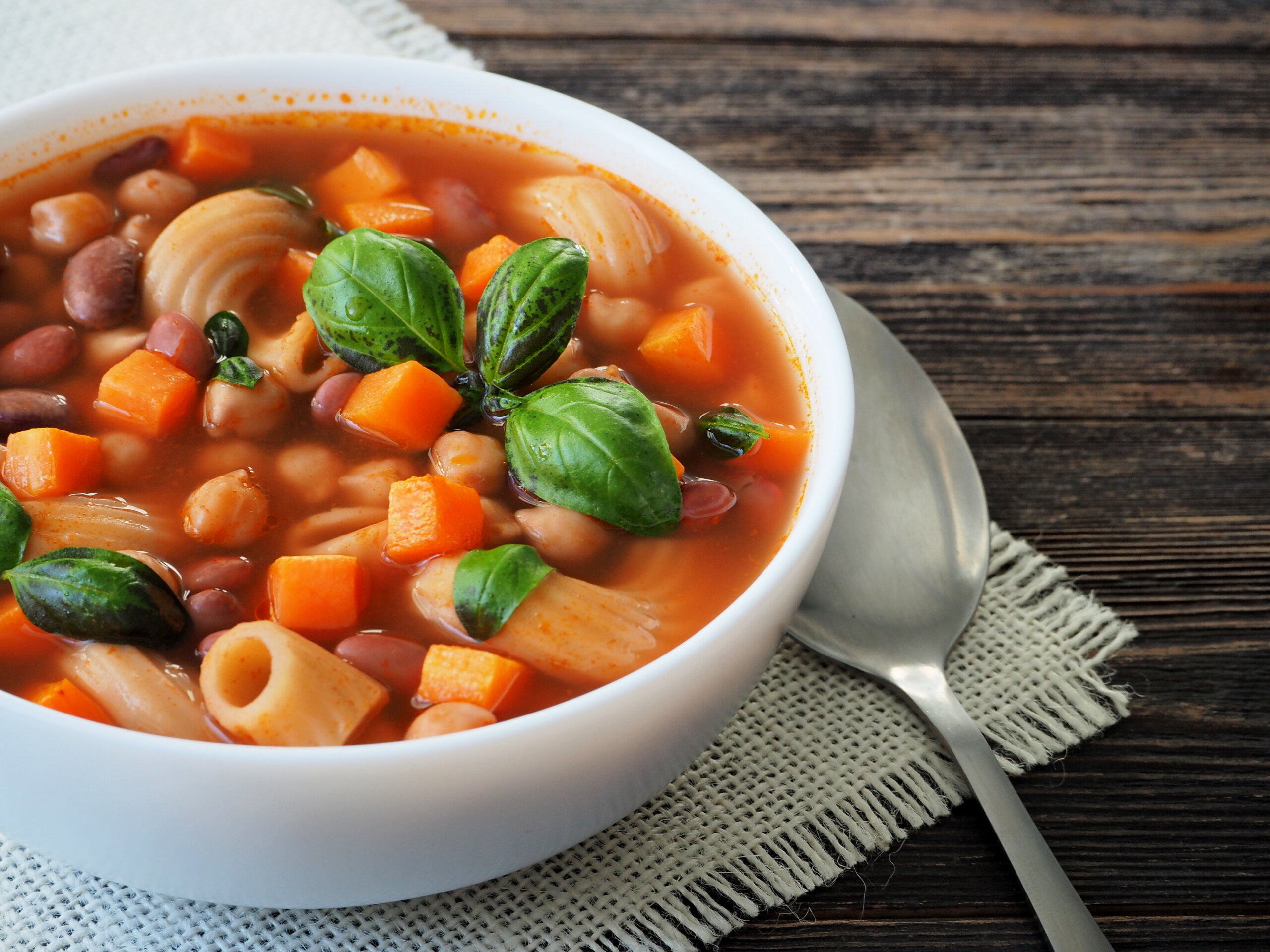 sopa-de-feijao-com-macarrao