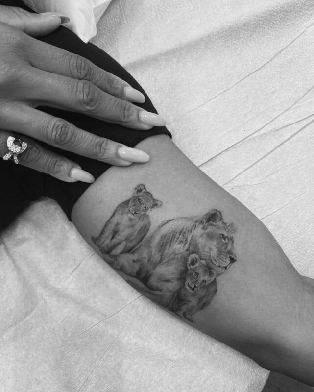 tatuagem feminina leoa