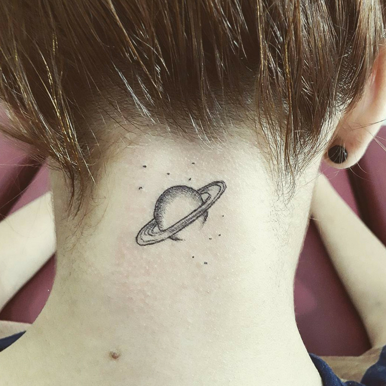 tatuagem-na-nuca-feminina