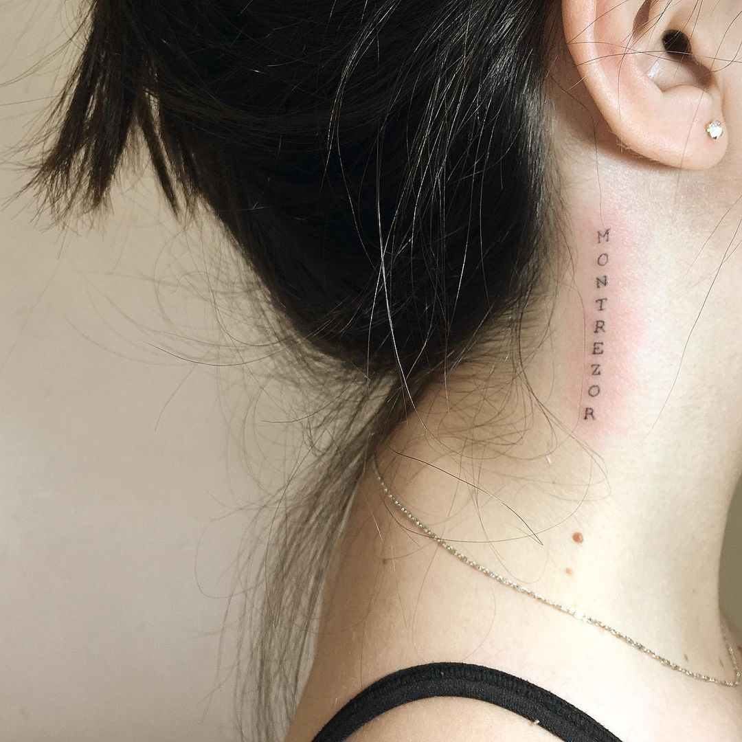 Tatuagem Feminina No Pescoço Delicada pequena