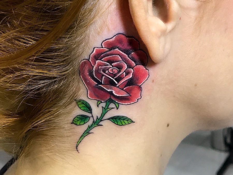 Tatuagem Feminina No Pescoço Colorida