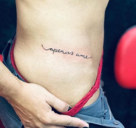 tatuagem-feminina-na-cintura