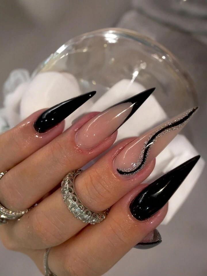Unha Stiletto Decorada Preta