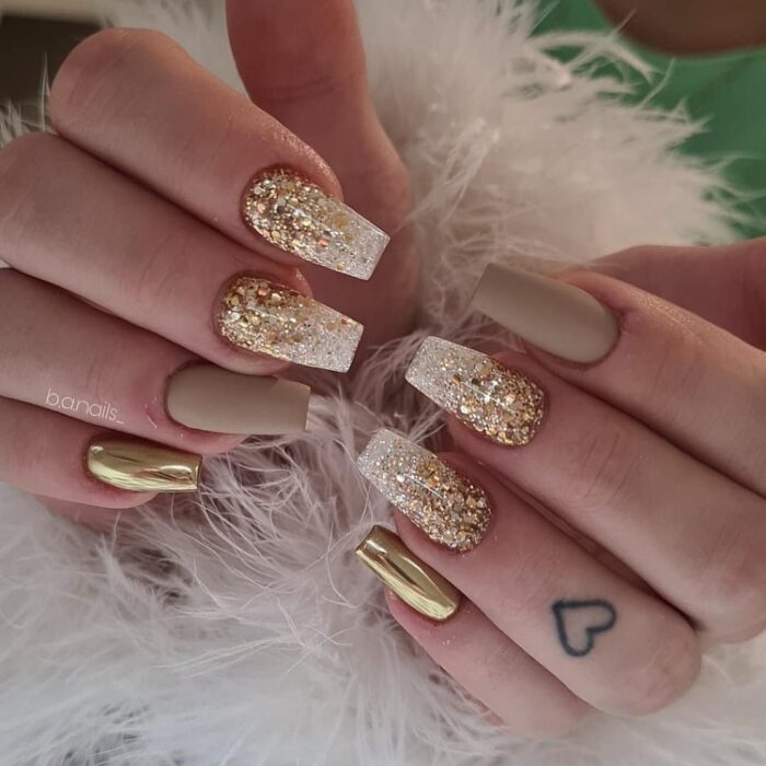Unha Decorada Branco Com Dourado