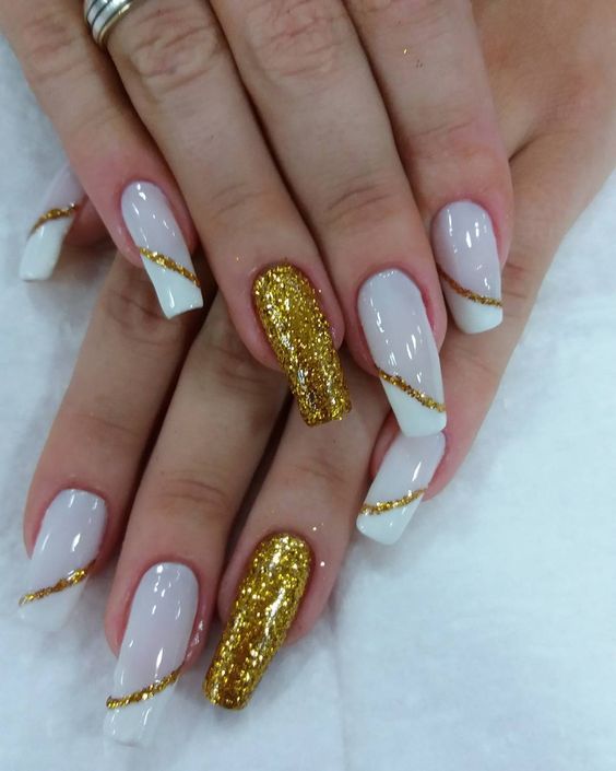 Unha Decorada Branco Com Dourado