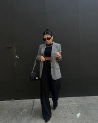 look-blazer-cinza-feminino