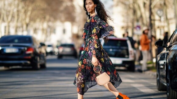 look-com-bota-vermelha-feminino