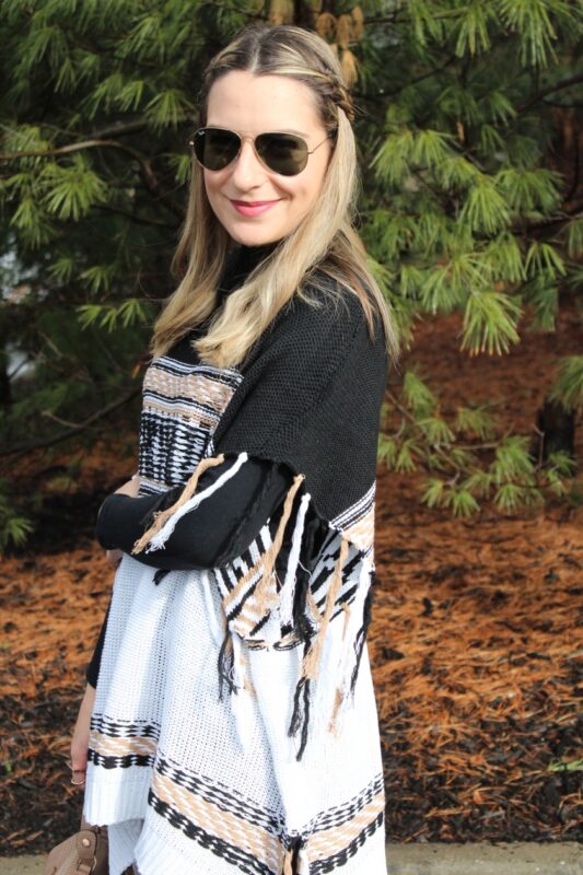 look-com-poncho-feminino