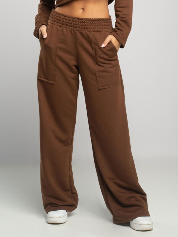 look-com-calca-marrom-feminino