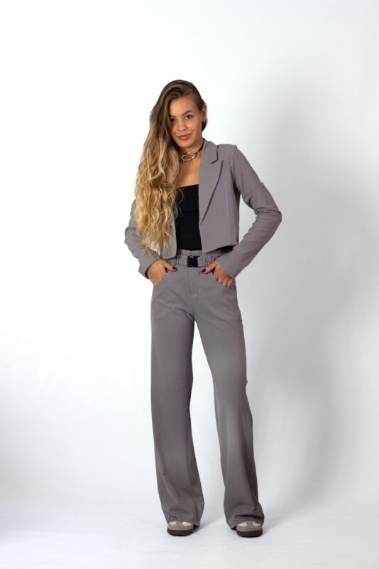 look-blazer-cinza-feminino