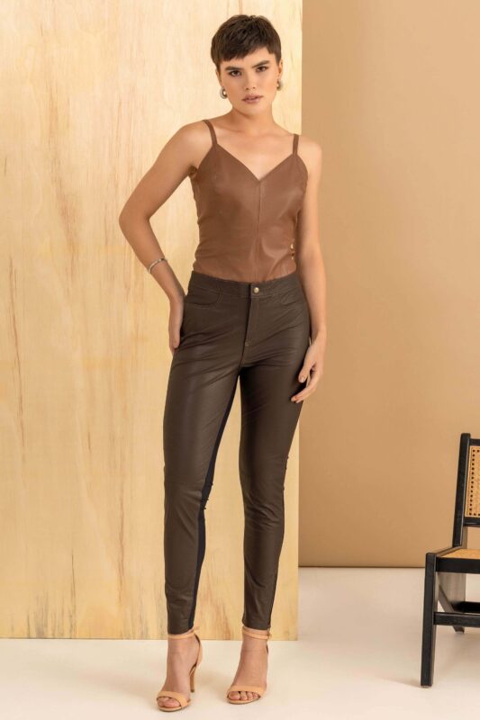 look-com-calca-marrom-feminino