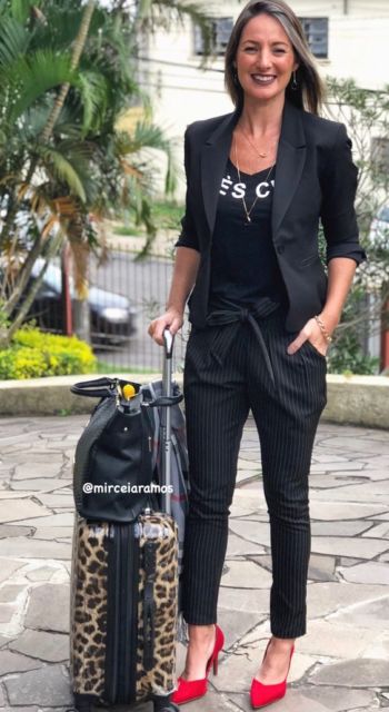 looks-com-scarpin-vermelho-feminino