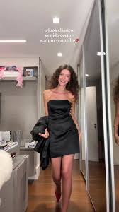 looks-com-scarpin-vermelho-feminino