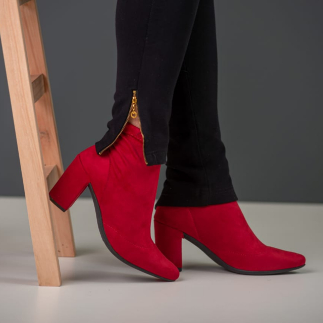 look-com-bota-vermelha-feminino