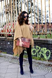 look-com-poncho-feminino