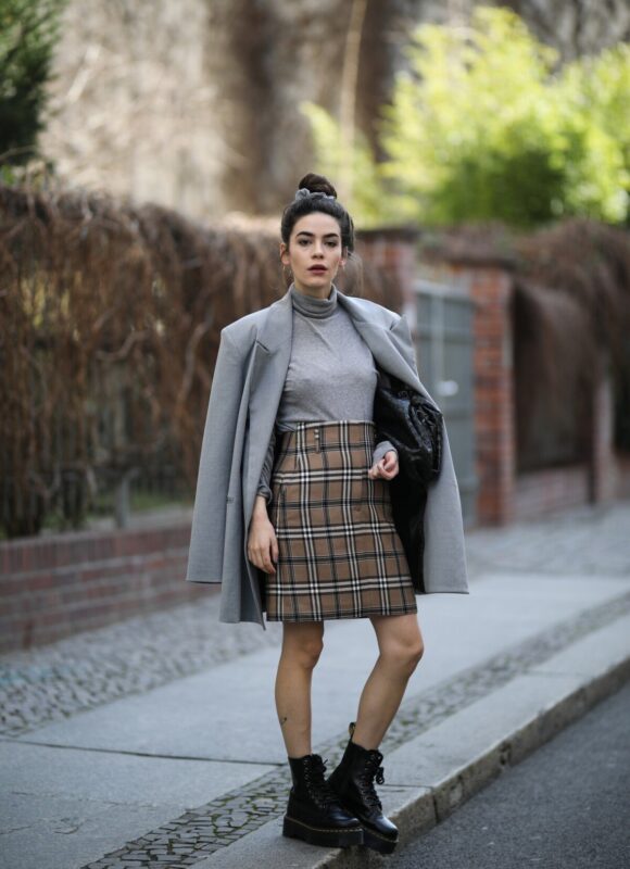 look-blazer-cinza-feminino