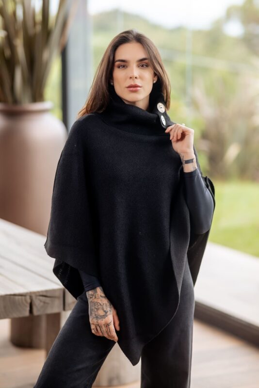 look-com-poncho-feminino