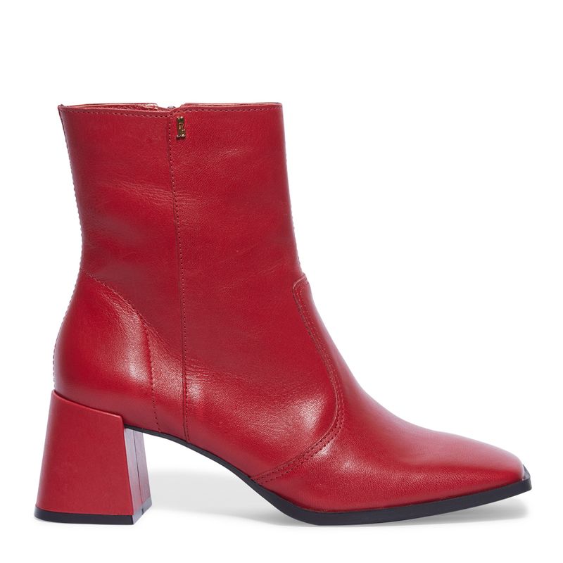 look-com-bota-vermelha-feminino