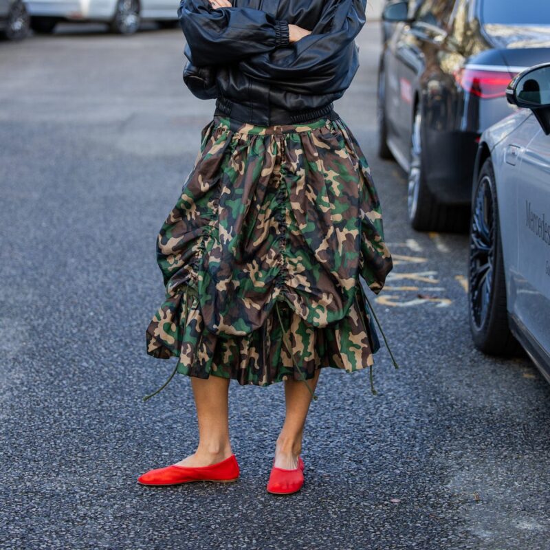 looks-com-scarpin-vermelho-feminino