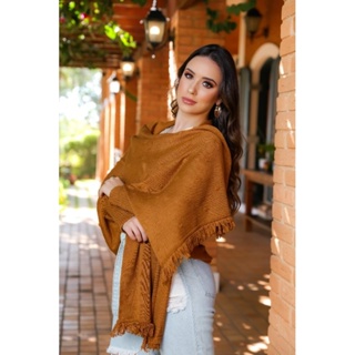look-com-poncho-feminino