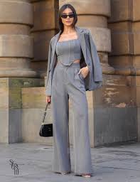 look-blazer-cinza-feminino