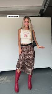 look-com-bota-vermelha-feminino