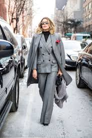 look-blazer-cinza-feminino