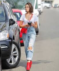 look-com-bota-vermelha-feminino