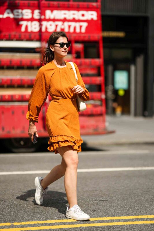 look-com-tenis-branco-feminino-2
