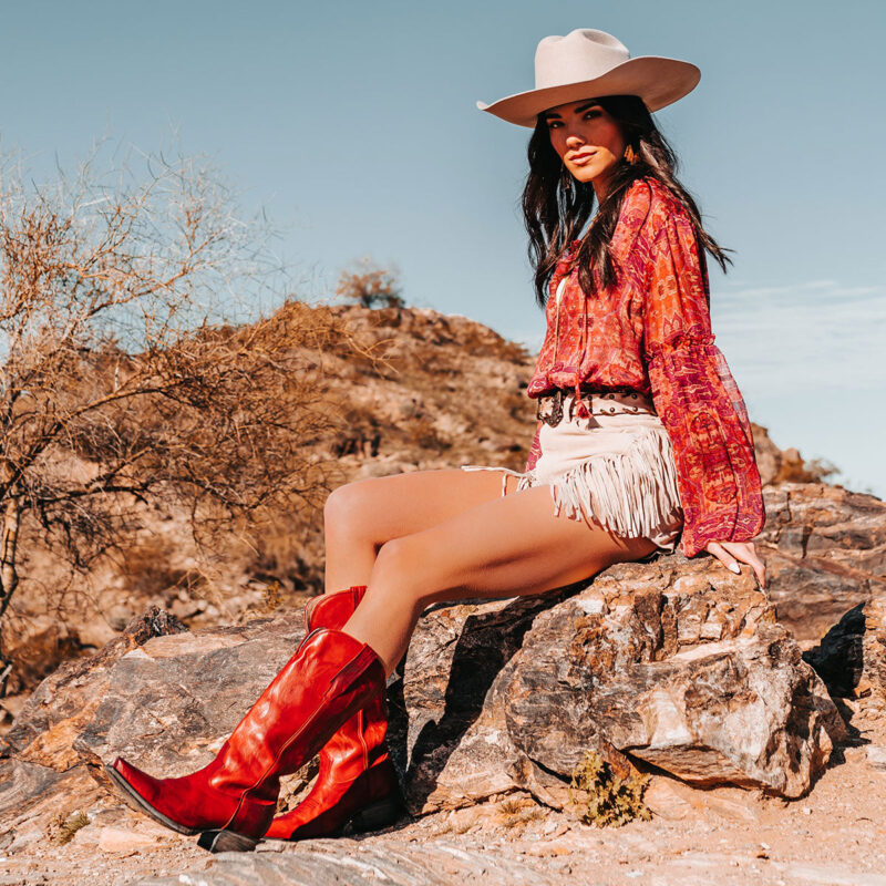 look-com-bota-vermelha-feminino
