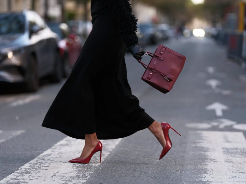 looks-com-scarpin-vermelho-feminino