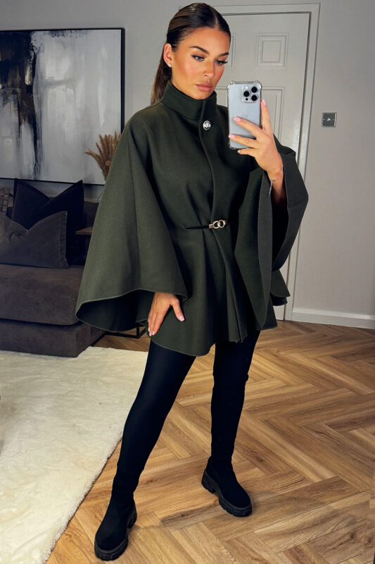 look-com-poncho-feminino