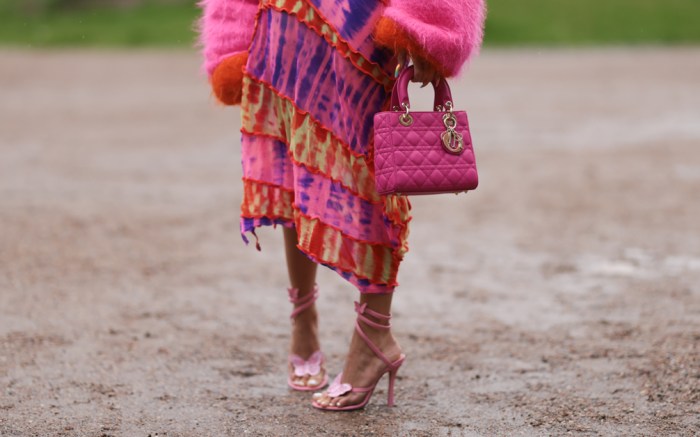 looks-com-sandalia-rosa-feminino
