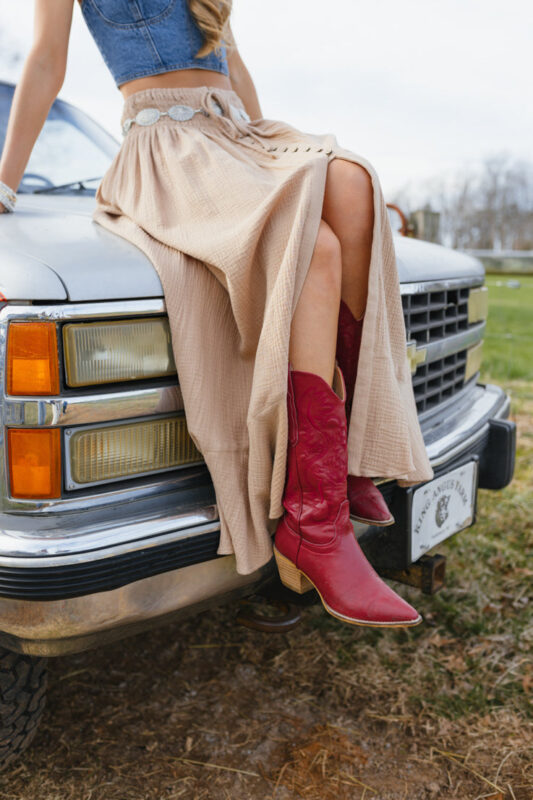 look-com-bota-vermelha-feminino