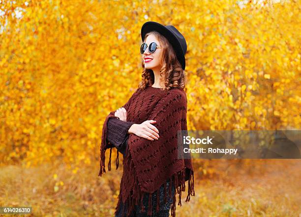 look-com-poncho-feminino