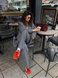 looks-com-scarpin-vermelho-feminino