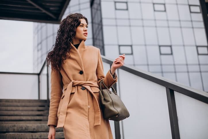 look-com-sobretudo-feminino