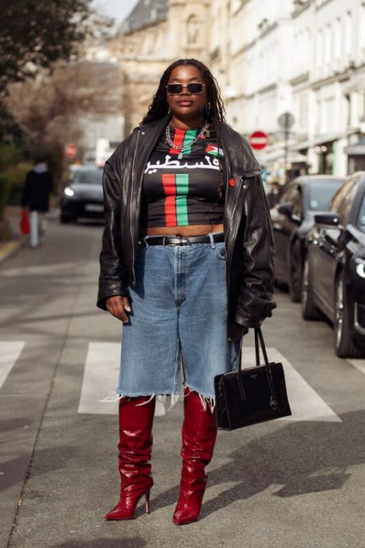 look-com-bota-vermelha-feminino