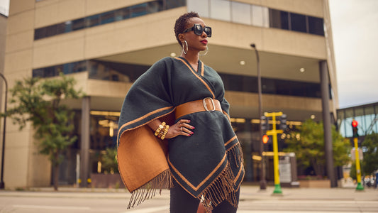 look-com-poncho-feminino
