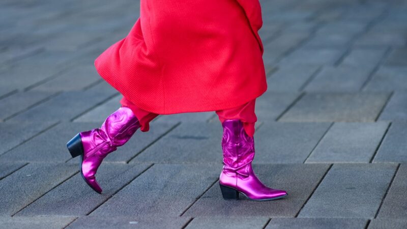 look-com-bota-vermelha-feminino