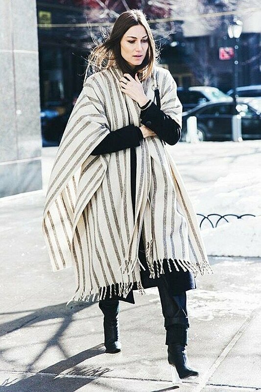 look-com-poncho-feminino