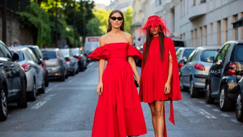 looks-com-scarpin-vermelho-feminino