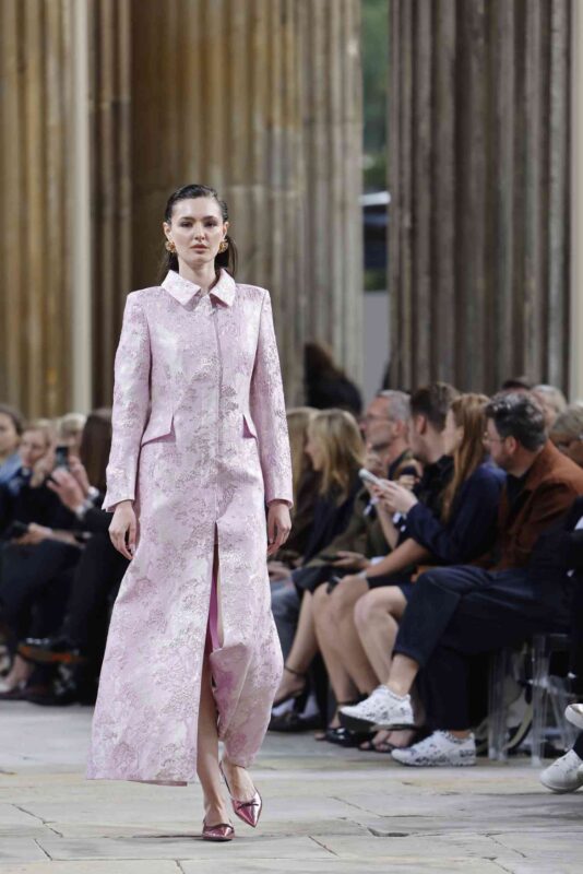 look-com-rosa-feminino