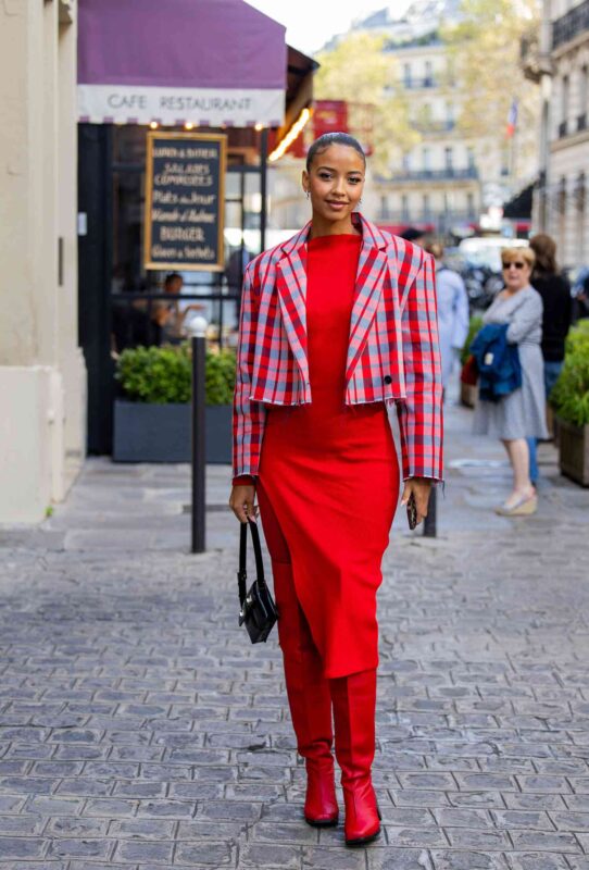 looks-com-scarpin-vermelho-feminino