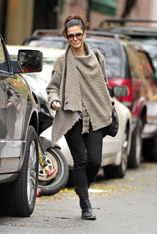 look-com-poncho-feminino