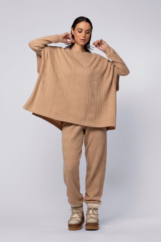 look-com-poncho-feminino