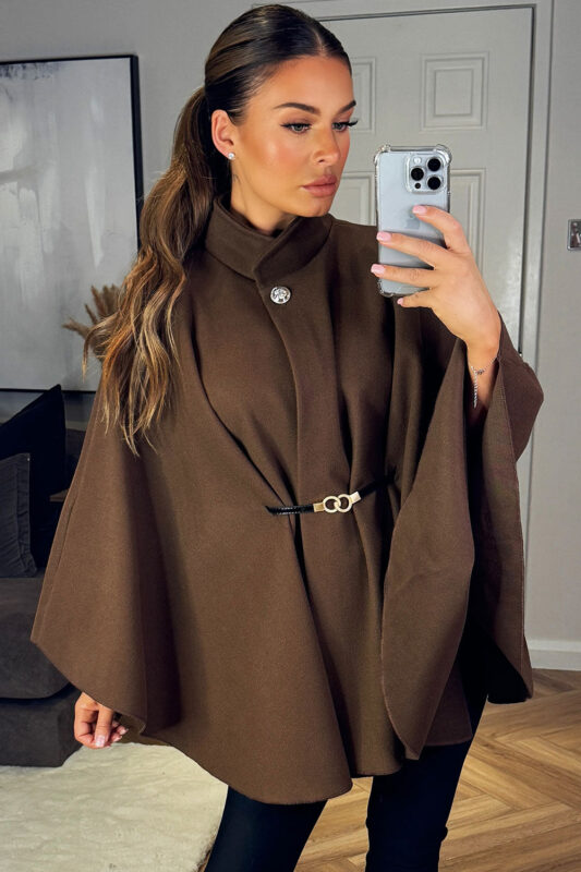 look-com-poncho-feminino