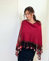 looks-com-poncho-feminino