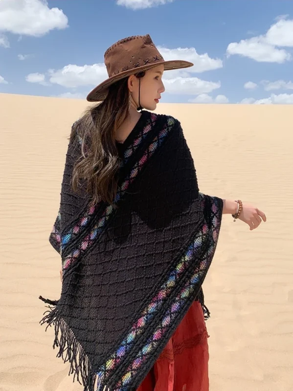 look-com-poncho-feminino